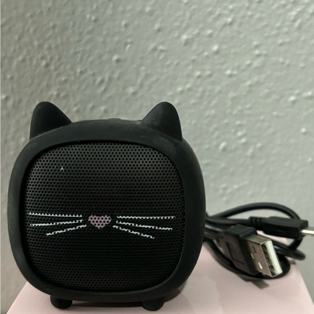 Pre-loved kate spade all that jazz cat USB speaker